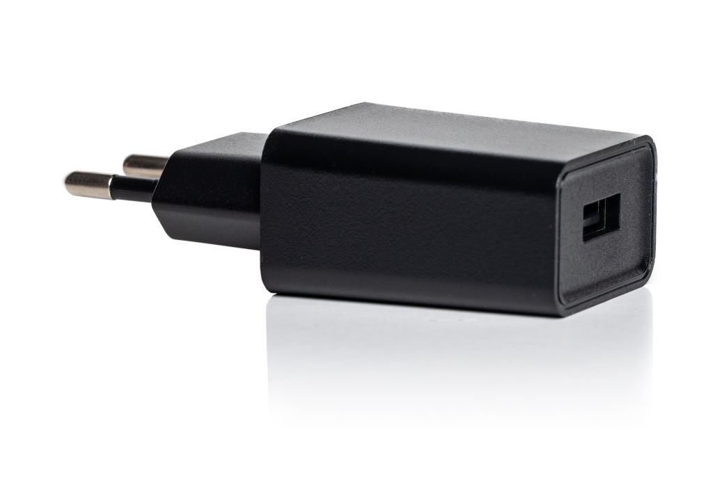 Cargador y cable de conexión