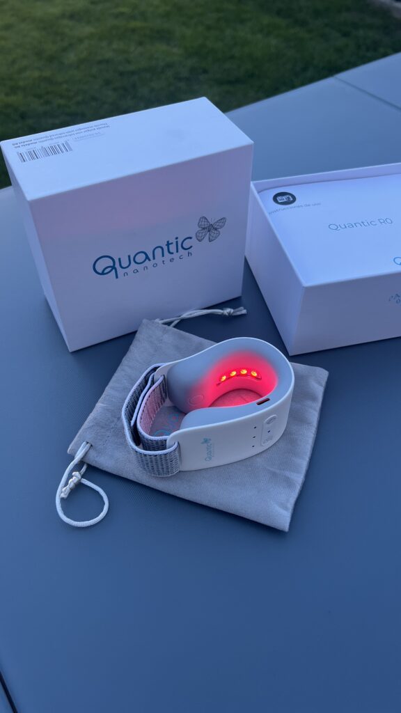 Dispositivo Quantic K0 para aliviar dolor articular en rodilla.