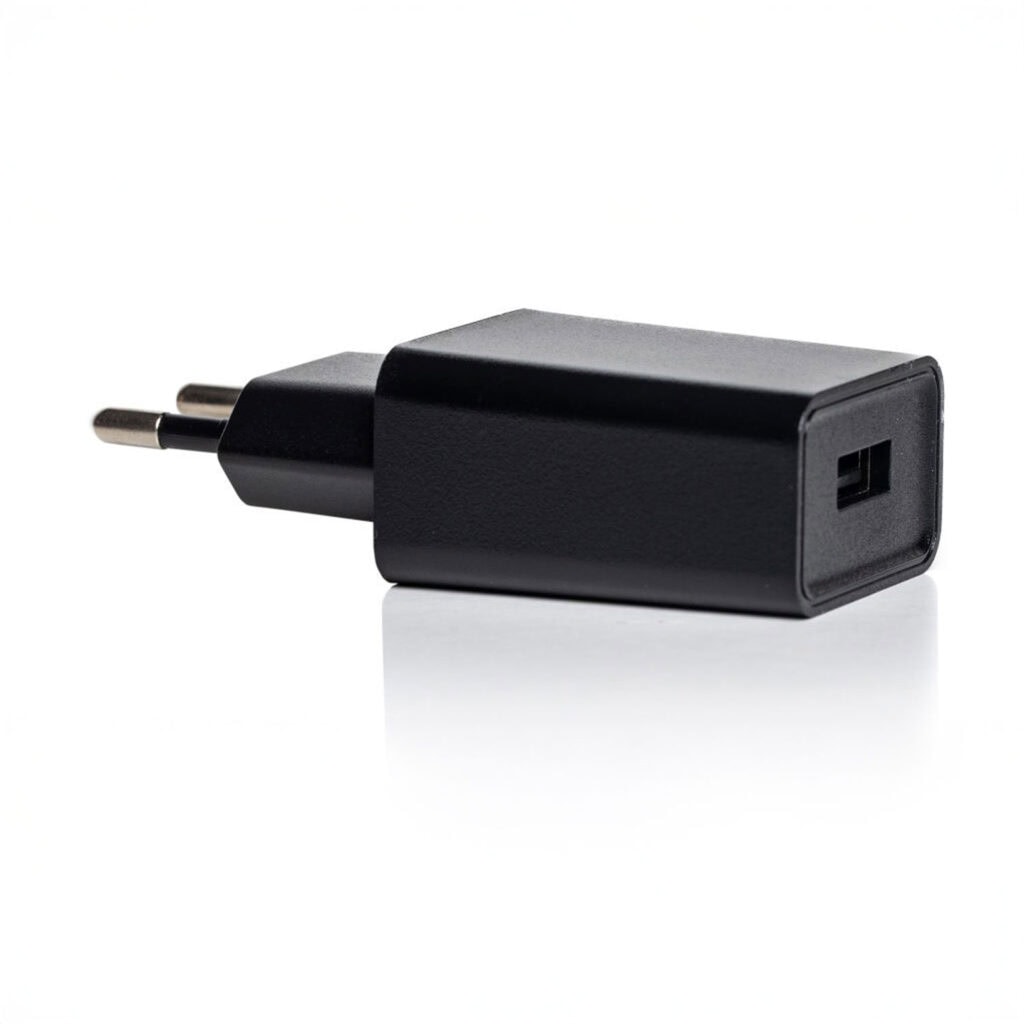 Cargador de corriente USB para dispositivos electrónicos, compacto y compatible con diferentes modelos.